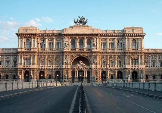 Palazzo di Giustizia al tramonto